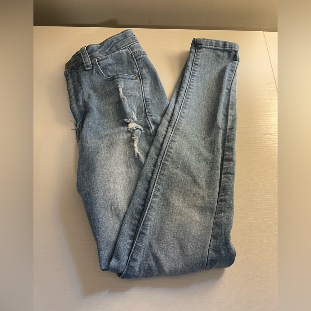 Woman’s SHEIN blue jeans - Picture 3 of 4